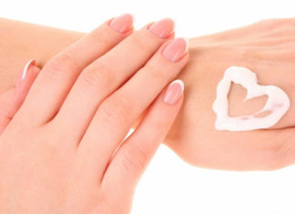 كيف تعتنين بأظافرك وتحافظين على جمال يديك؟