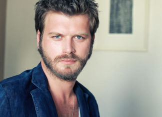 لن تصدقوا كيف كان شكل كيفانش تاتليتوغ قبل الشهرة بالنظارات الطبية والشعر الطويل