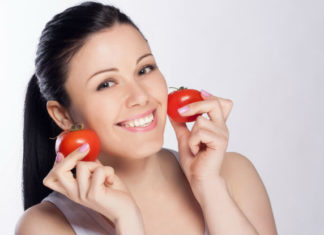 كيف تستخدمين الطماطم للقضاء على مشاكل بشرة الوجه؟