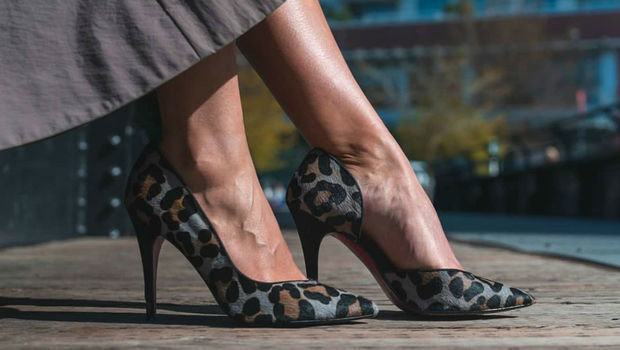 في صيف 2019… إطلالتك أكثر تميّزًا مع أحذية بنقشات جلود الحيوانات!