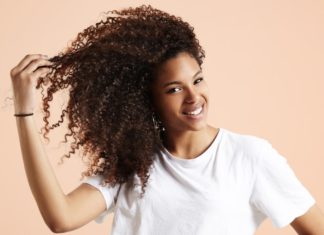 5 نصائح لتسريح شعر الكيرلي بسهولة