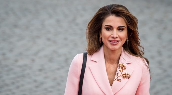 استوحي من الملكة رانيا العبدالله أجمل الإطلالات الراقية والأنيقة…