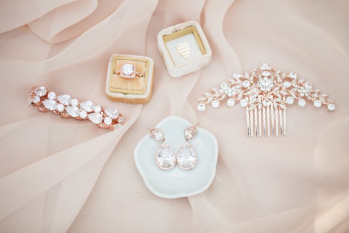 how-to-choose-the-right-bridal-accessories-1