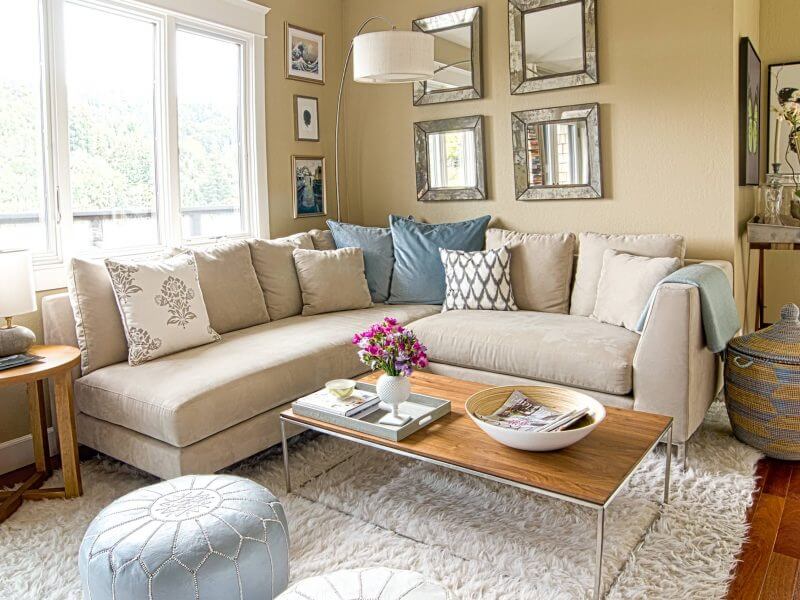ديكورات باللون البيج تعزز أناقة منزلك 15-beige-living-room-design-ideas-homebnc-1