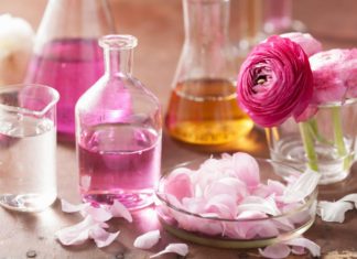 5 خطوات سهلة لصنع عطركِ الخاص في المنزل