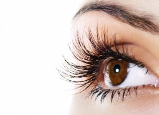 كيف تطّبقين زيت الخروع على رموشكِ لتطويلها؟