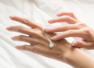 أفضل الحلول لمعالجة جفاف بشرة اليدين