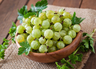 تخلّصي من مشاكل البشرة والشعر مع فاكهة عنب الثعلب الهندي!