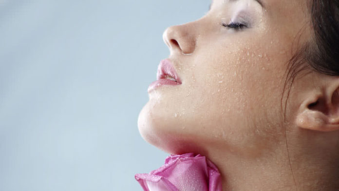 sensual-beautiful-woman-with-rose-and-water-droplets-on-her-face