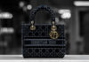 Dior تقدّم حقيبة ليدي دي-لايت بإصدار من المخمل