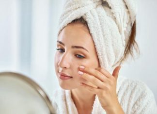 خطوات مهمة للاعتناء بالبشرة الدهنية في الشتاء