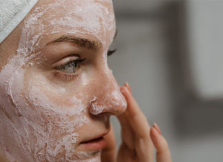 خلطة تقشير طبيعية تعزز جمال وجهك وتزيل كافة الشوائب منه