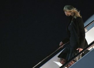 ملابس السيدة الأولى الأميركية تثير الجدل