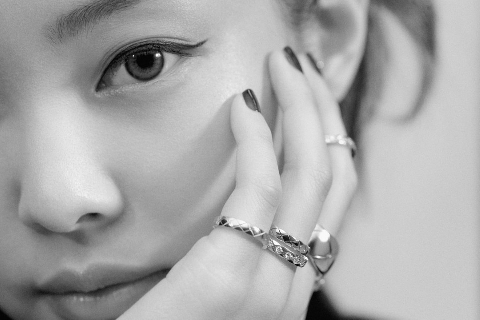 https___hypebeast.com_wp-content_blogs.dir_6_files_2021_11_blackpink-jennie-chanel-coco-crush-campaign-announcement-0