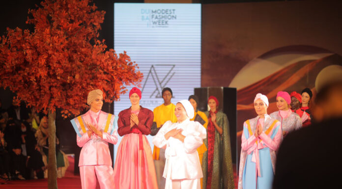 أهمّ صيحات أسبوع الموضة المحتشمة في دبي 2021