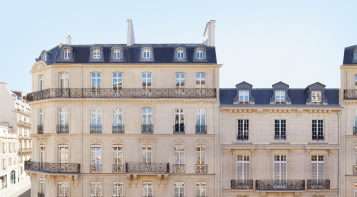 Dior تعيد افتتاح بوتيك 30Montaigne في باريس بعد إعادة تأهيله لأكثر من عامين