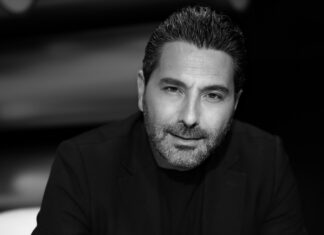 وسام بريدي يطل مع أحد أصدقائه من مدينة كان