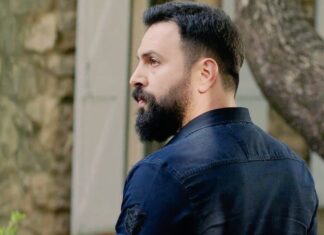 بعد فوزه بمعركته القضائية ضد آمبر هيرد .. تيم حسن يهنئ جوني ديب: مبروك للرائع