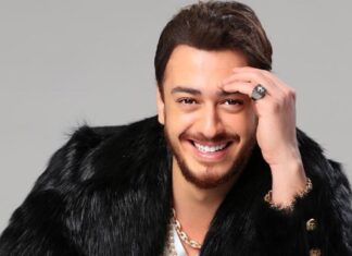 بعد حفله في جدة سعد لمجرد يؤدي مناسك العمرة برفقة والدته