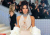 Kim Kardashian تتلألأ في حفل ميت غالا للمرة العاشرة