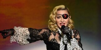 سقوط مادونا عن المسرح