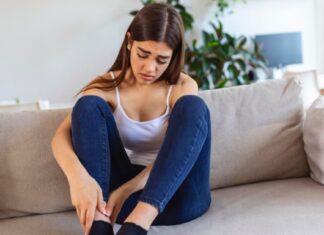 الام القدمين عند النساء