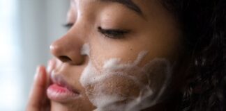 صابون تفتيح البشرة السمراء