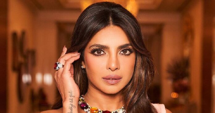 New Project (1) أسرار النجمات الهنديّات لشعر كثيف وطويل