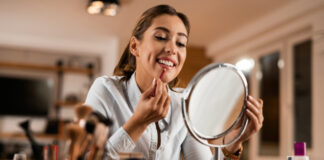 كيف تختارين المكياج المناسب لبشرتك؟