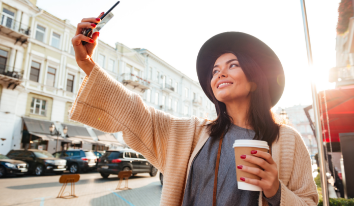 كيف تستمتعين بالسفر بمفردك؟