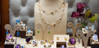 كيف تنسقين الإكسسوارات مع ملابسك؟