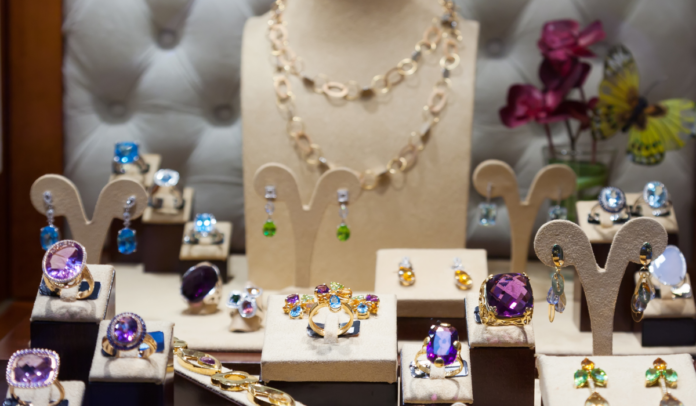 كيف تنسقين الإكسسوارات مع ملابسك؟ كيف تنسقين الإكسسوارات مع ملابسك؟