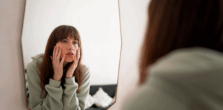 عادات غذائية تؤثر سلبًا على صفاء البشرة