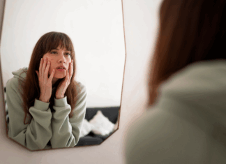 عادات غذائية تؤثر سلبًا على صفاء البشرة