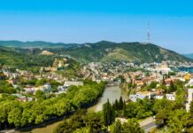 السياحة في جورجيا: رحلة عبر التاريخ والجبال وكرم الضيافة